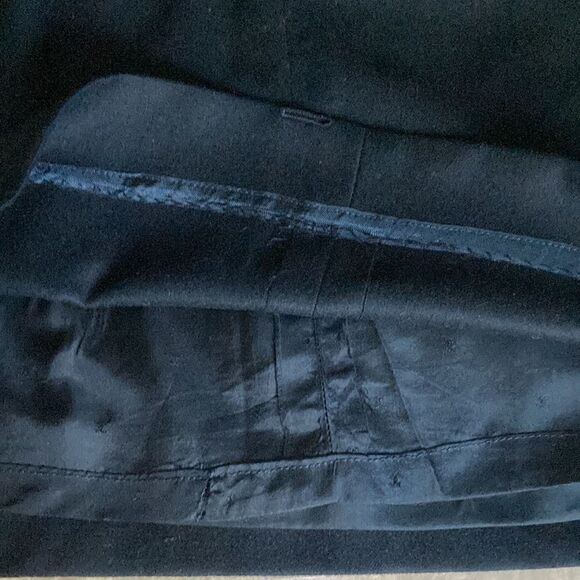 Authentic Chanel Black Wool Pencil Skirt Lined in Silk. Size 36/US 6. - Picture 5 of 6